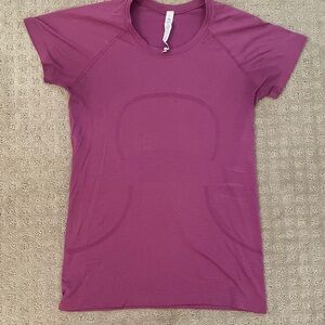 Magenta lululemon athletic top